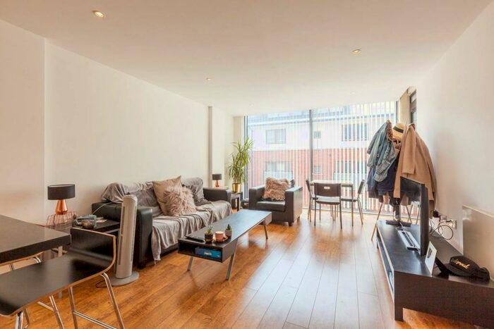 2 Bedroom Flat To Rent In Waterson Street, Shoreditch, London, E2