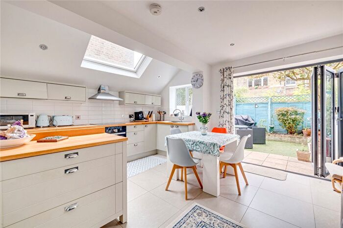 2 Bedroom Flat To Rent In Petley Road, London, W6