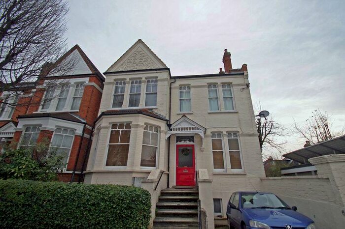 3 Bedroom Flat To Rent In Winchmore Hill, N21