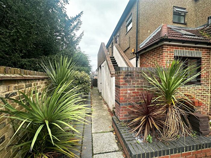 1 Bedroom Flat To Rent In Flat Eglinton House, Swanscombe Street, DA10