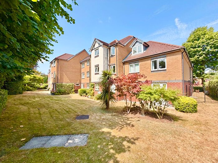 2 Bedroom Flat For Sale In Upper Gordon Road, Camberley, GU15