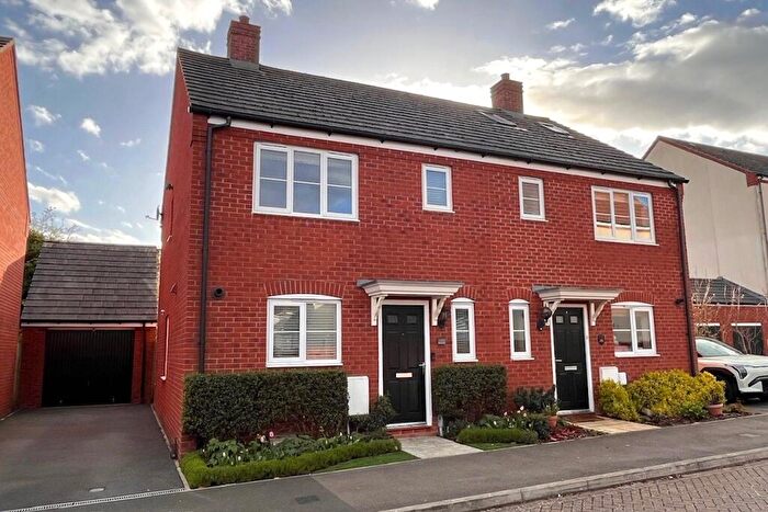 3 Bedroom Semi-Detached House For Sale In Ruskin Close, Oxford, Oxfordshire, OX2