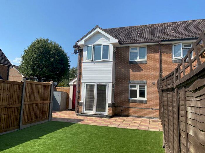 1 Bedroom End Of Terrace House To Rent In Howe Drive, Caterham, CR3