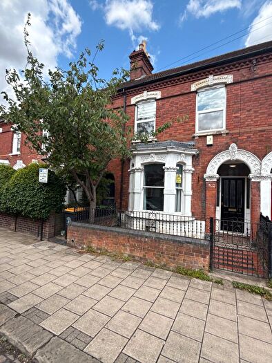 4 Bedroom Terraced House To Rent In Grafton Road, Bedford, MK40