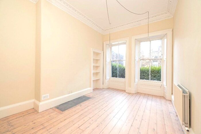 3 Bedroom Flat To Rent In Lauriston Place, Central, Edinburgh, EH3