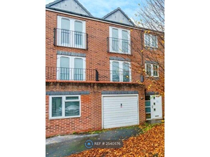 3 Bedroom End Of Terrace House To Rent In Waterfront Way, Walsall, WS2