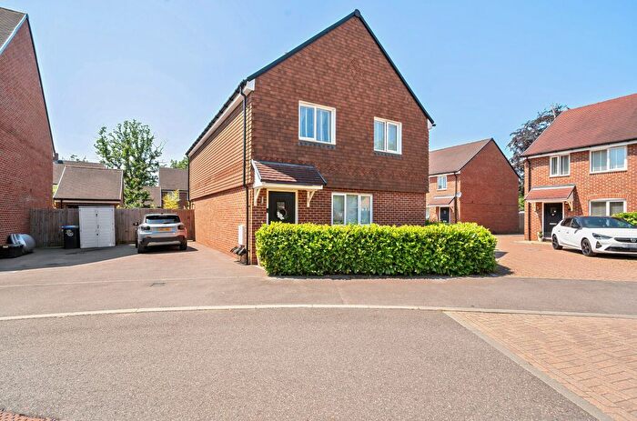 2 Bedroom Flat For Sale In Beldam Bridge Gardens, West End, GU24