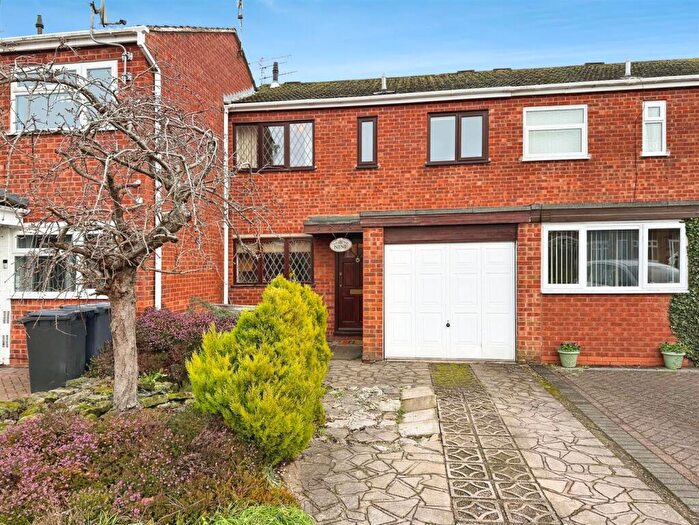 3 Bedroom Terraced House For Sale In Exham Close, Warwick, CV34