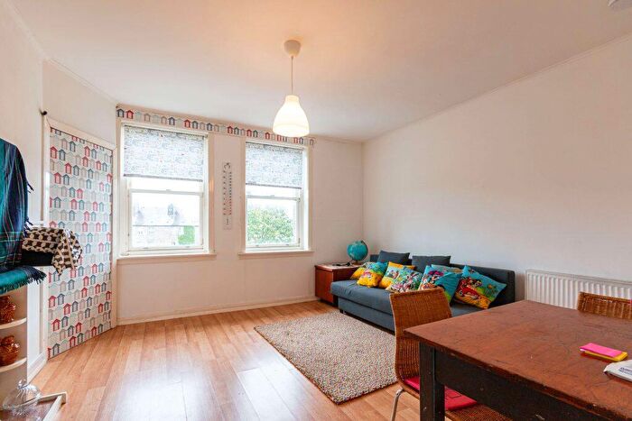 3 Bedroom Flat To Rent In L – Portobello Road, Edinburgh, EH8