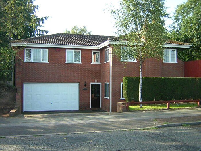 4 Bedroom Detached House To Rent In Lodge Lane, Kingswinford, DY6