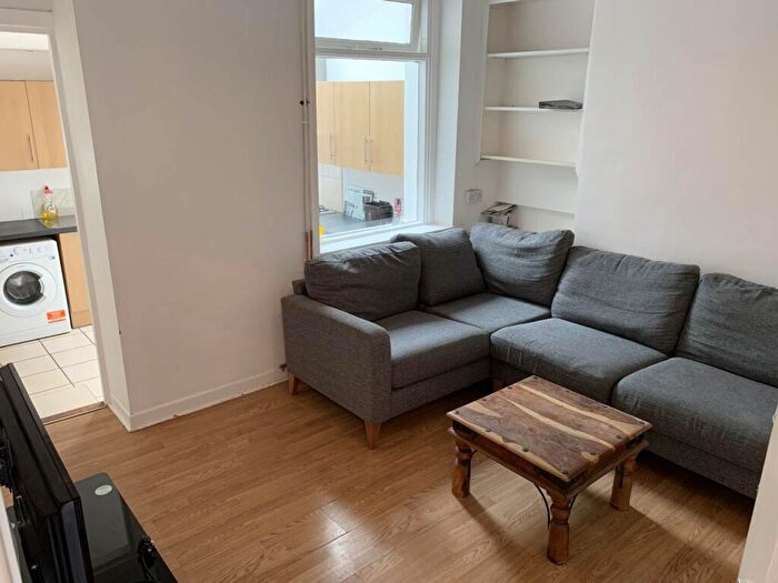 4 Bedroom House To Rent In Inverness Place, CF24