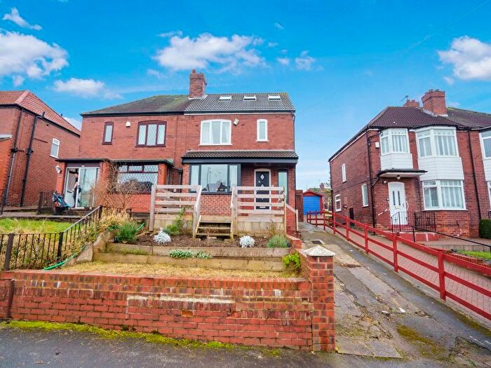 3 Bedroom Semi-Detached Bungalow To Rent In Gledhow Park Grove, Leeds, LS7