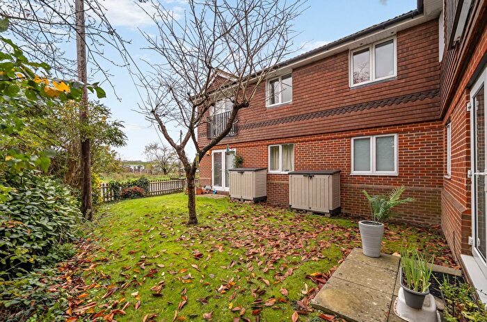 2 Bedroom Flat For Sale In Guildford Road, Ash, Surrey, GU12