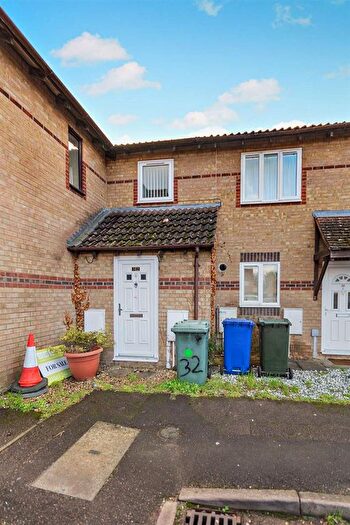 3 Bedroom Terraced House For Sale In Cypress Gardens, Bicester, OX26