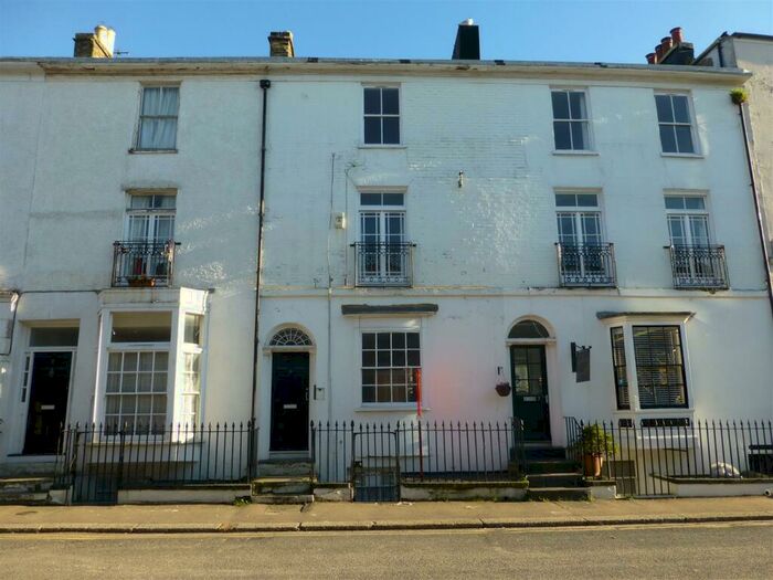 2 Bedroom Flat To Rent In Tff Russell Street, Dover, CT16