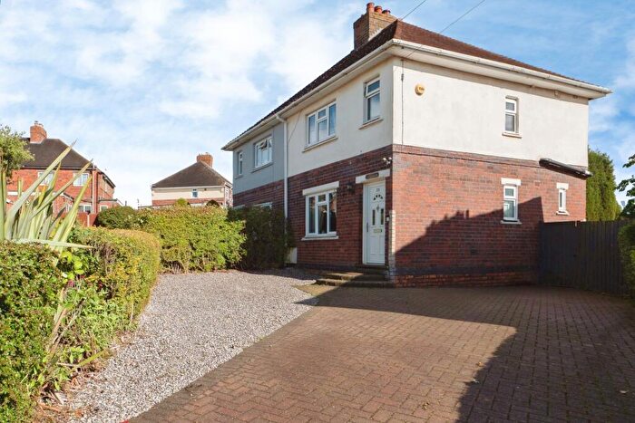 2 Bedroom Semi-Detached House For Sale In Bailey Avenue, Hockley, Tamworth, Staffordshire, B77