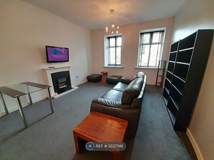2 Bedroom Flat To Rent In Spencers Wood, Bromley Cross, Bolton, BL7