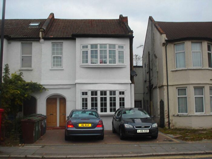 3 Bedroom Flat To Rent In Harrow, HA1