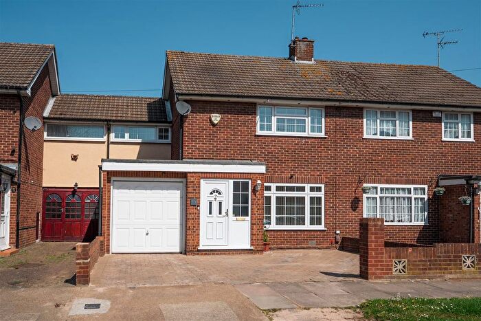 4 Bedroom Semi-Detached House For Sale In Keats Way, West Drayton, UB7