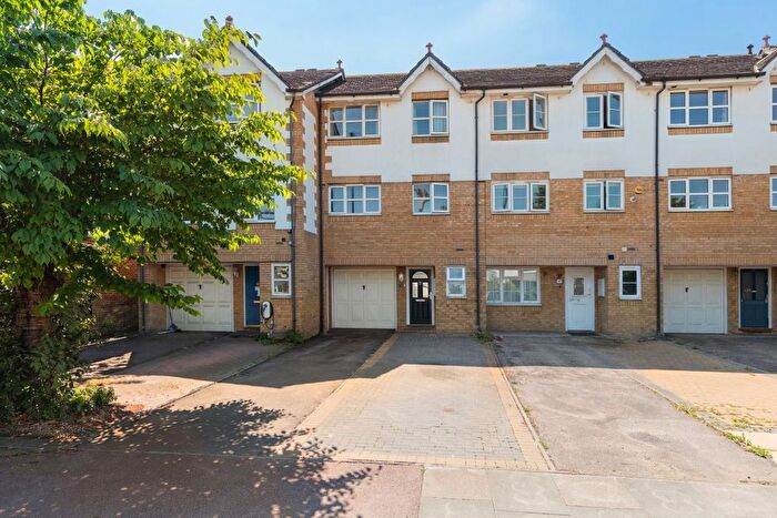 3 Bedroom Town House For Sale In Tunnel Avenue, London, SE10
