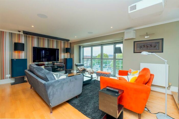 3 Bedroom Apartment To Rent In Custom House, Redcliff Backs, Bristol, BS1