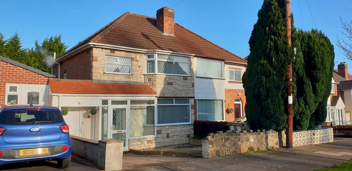 3 Bedroom Semi-Detached House To Rent In Brays Road, Sheldon, Birmingham B26