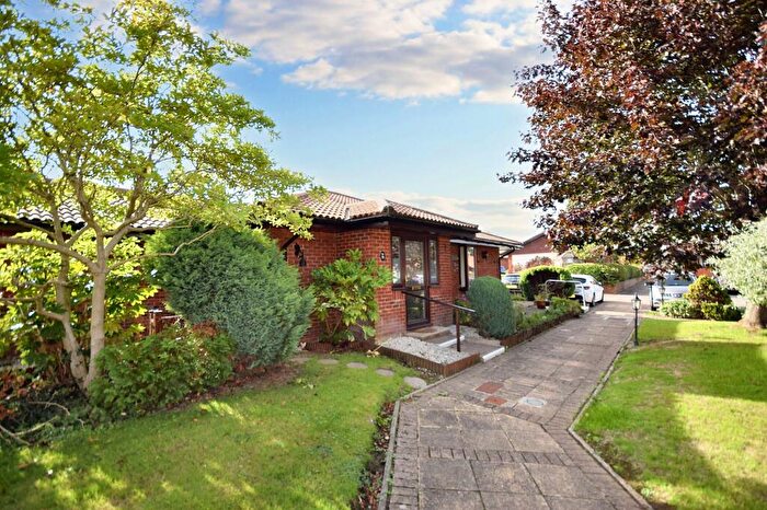 2 Bedroom Retirement Property For Sale In Oakmead Green, Epsom, KT18