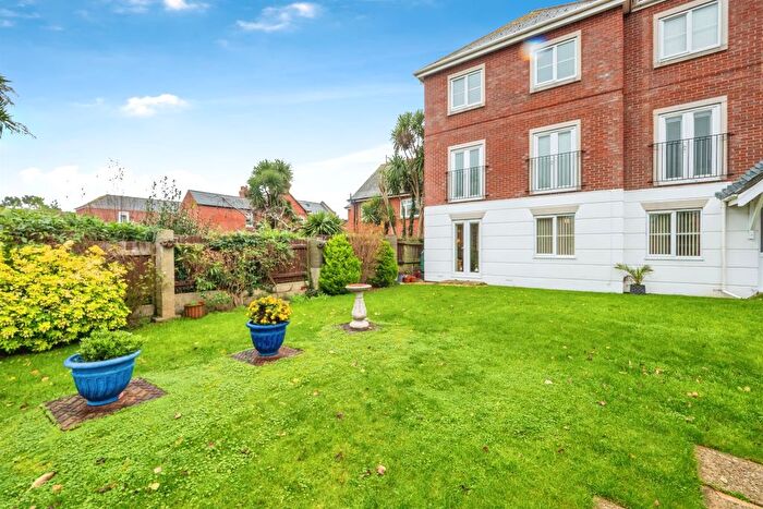 2 Bedroom Flat For Sale In Spa Road, Weymouth, DT3