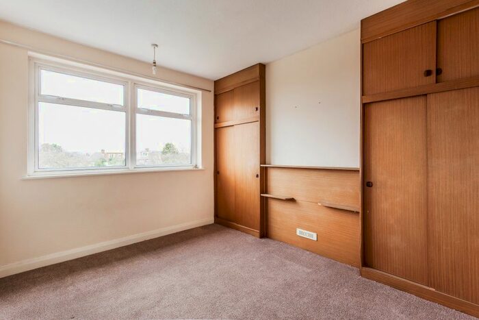 3 Bedroom Detached House To Rent In Hillcross Avenue, Morden, Surrey, SM4