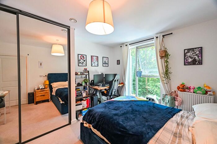 2 Bedroom Flat For Sale In Mahindra Way, Beckton, London, E6