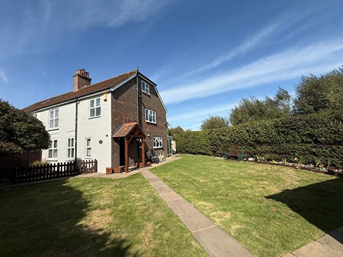 5 Bedroom Semi Detached House For Sale In Park Road, Hailsham, BN27