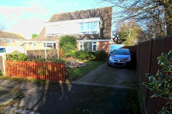 3 Bedroom Semi-Detached House To Rent In Lincroft, Oakley, Bedford, MK43