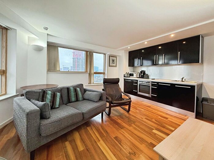 1 Bedroom Flat To Rent In Riverside Way, Leeds, West Yorkshire, Uk, LS1