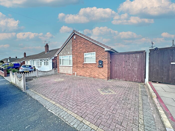 3 Bedroom Detached Bungalow For Sale In Bagnall Street, Tipton, DY4