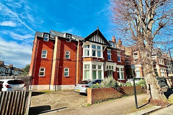 1 Bedroom Flat To Rent In Oaktrees Court, London, E11
