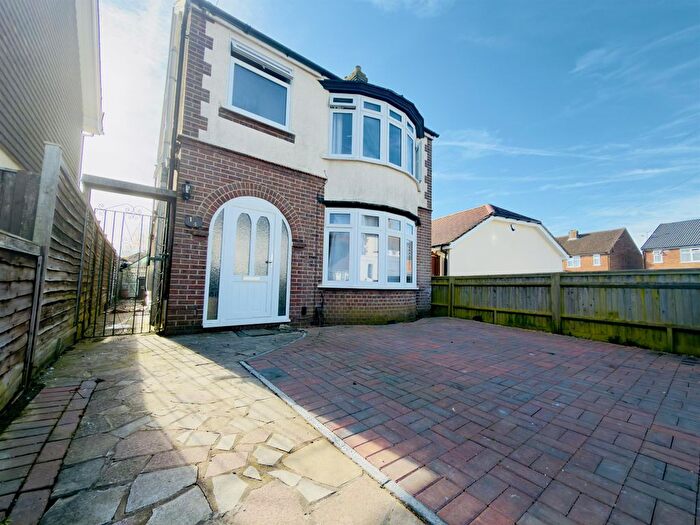 3 Bedroom Detached House To Rent In Lothair Road, Luton, LU2