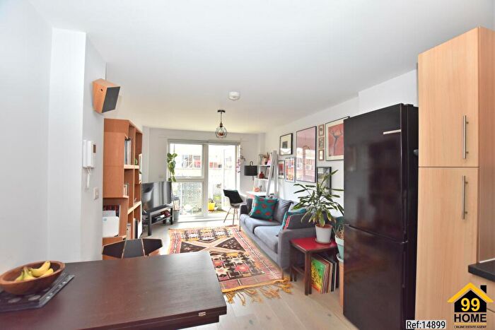 1 Bedroom Apartment For Sale In Oakleigh Court, London, Greater, N1
