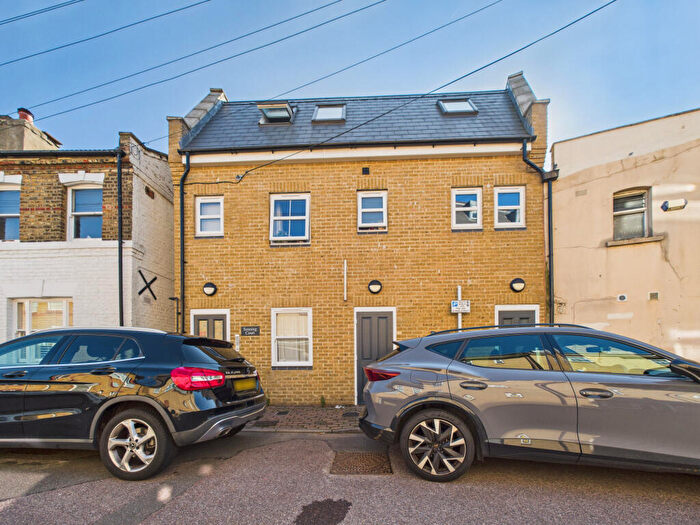 1 Bedroom Flat To Rent In A Devonshire Square, Bromley, Kent, BR2