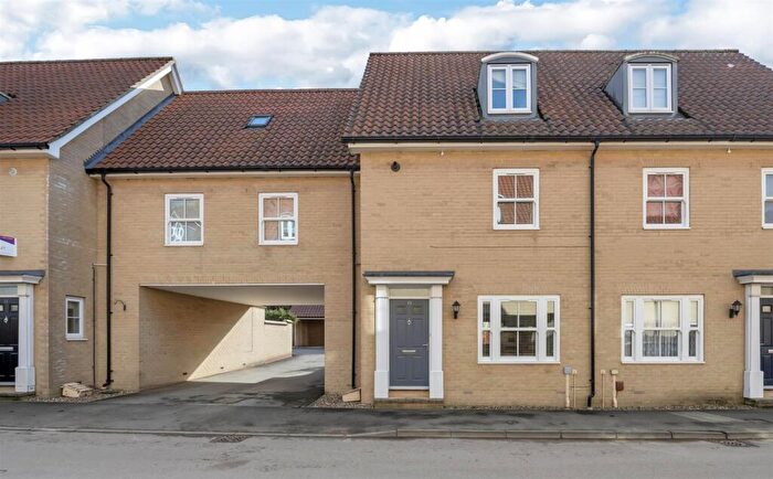 4 Bedroom Link Detached House For Sale In Abbots Gate, Bury St. Edmunds, IP33