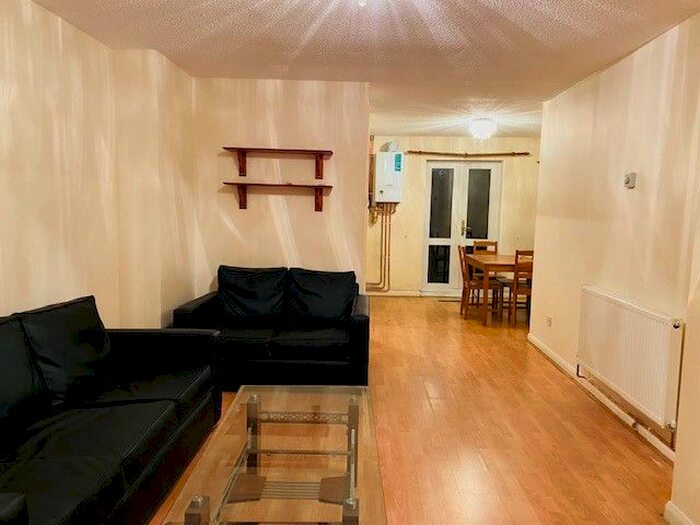 3 Bedroom Terraced House To Rent In Moreton Avenue, Isleworth, Greater London, TW7