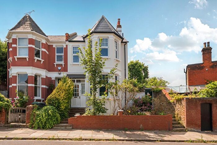 3 Bedroom Semi-Detached House To Rent In Alexandra Avenue London, N22