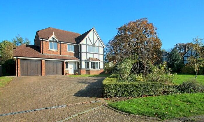 5 Bedroom Property To Rent In Foxon Close, Caterham, CR3