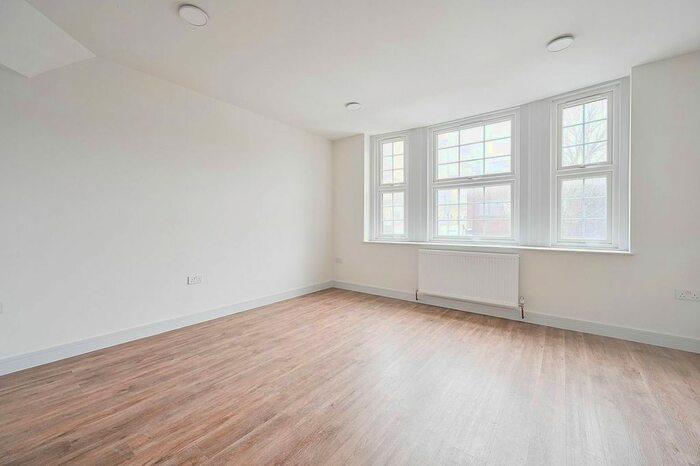 1 Bedroom Flat To Rent In Broadway, West Ealing, W13