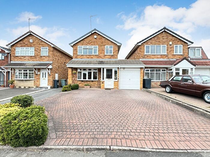 3 Bedroom Detached House For Sale In Dursley Close, Willenhall, WV12