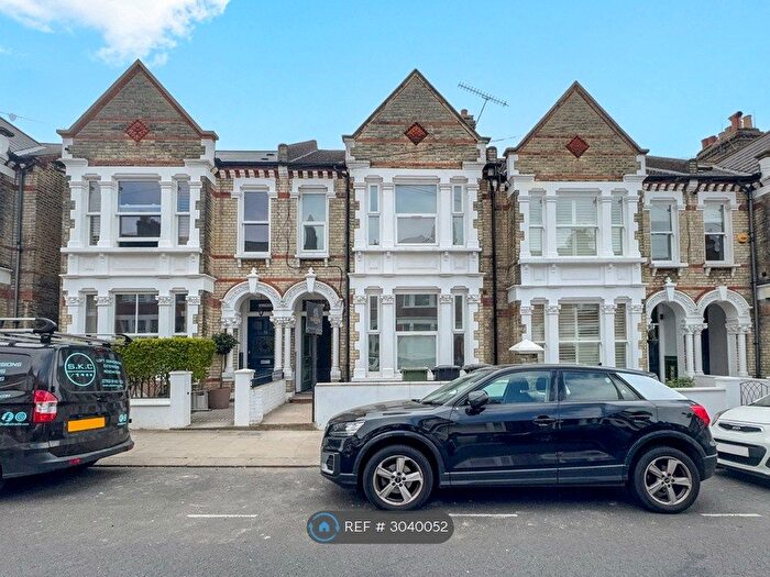 Studio To Rent In Kingscourt Road, London, SW16