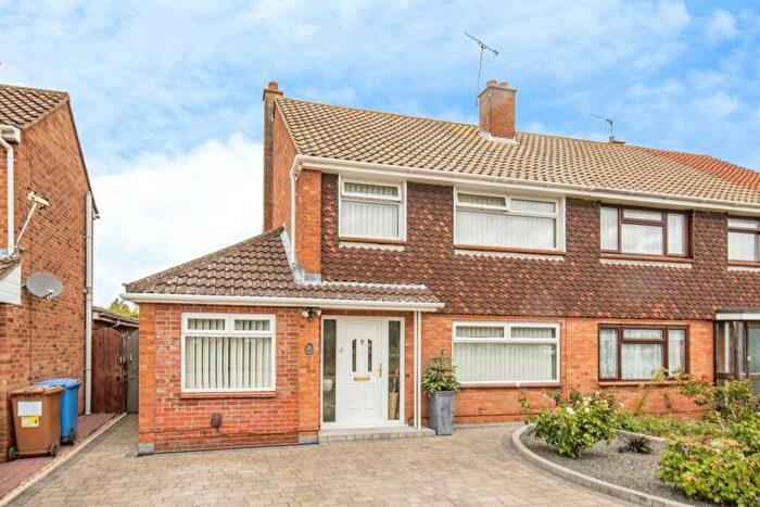 3 Bedroom Semi Detached House For Sale In Bridport Avenue, Ipswich, IP3