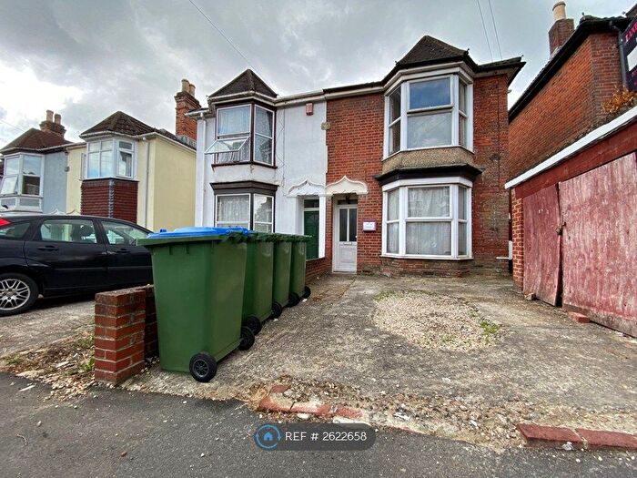 3 Bedroom Semi-Detached House To Rent In Broadlands Road, Southampton, SO17