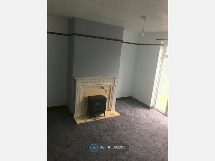 4 Bedroom Terraced House To Rent In Back New Street, Oakenshaw, Bradford, BD12