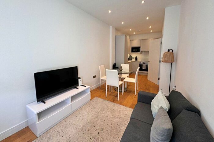 1 Bedroom Flat To Rent In Stoke Road, SL2