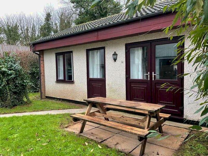2 Bedroom Semi-Detached Bungalow For Sale In Holiday Home, TR27